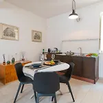 Apartamento Arco Del Mercato