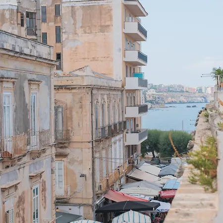 Apartamento Arco Del Mercato